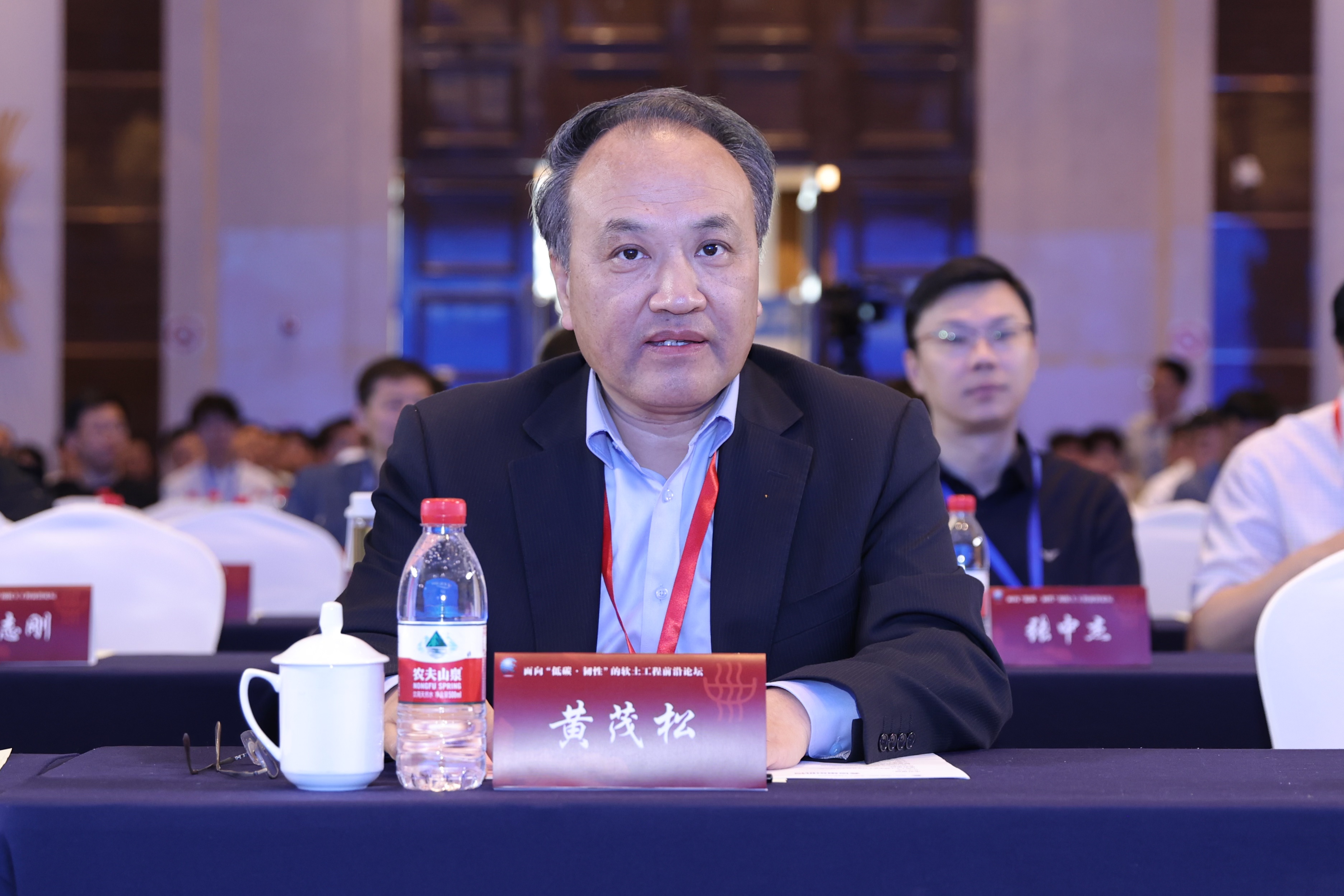 软土深埋大断面类矩形顶管结构受力分析与施工环境影响（黄茂松）