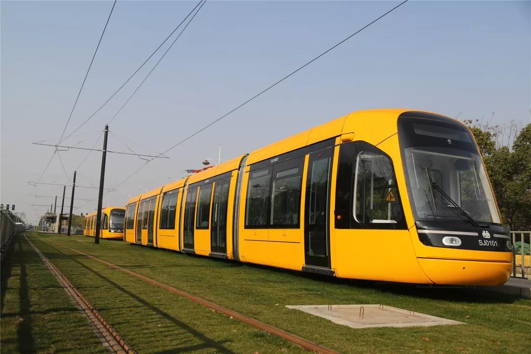 松江有轨电车开跑,狂风暴雨也阻挡不了市民乘车热情!-资讯-隧道网