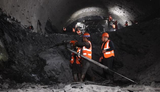 九绵高速公路最长隧道白马隧道掘进突破10000米大关-资讯-隧道网