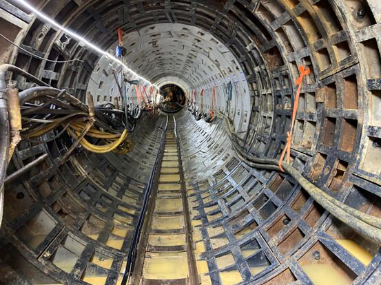 盾构法联络通道是一种在地下施工中广泛应用的技术,它通过使用专门