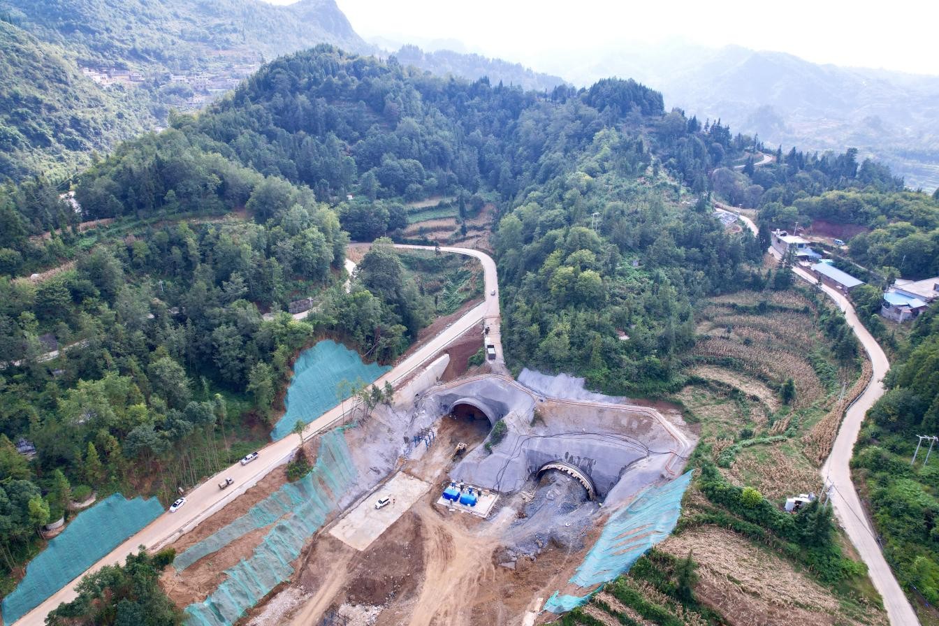 9月20日,由中铁开投参与投资建设,中铁四局四公司承建的安盘高速公路3