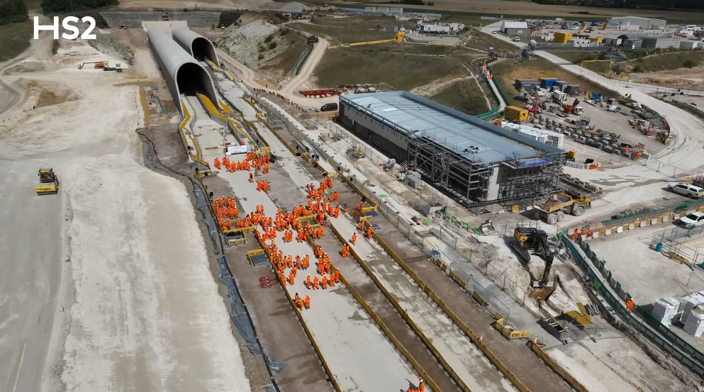 HS2项目最长隧道完成建设