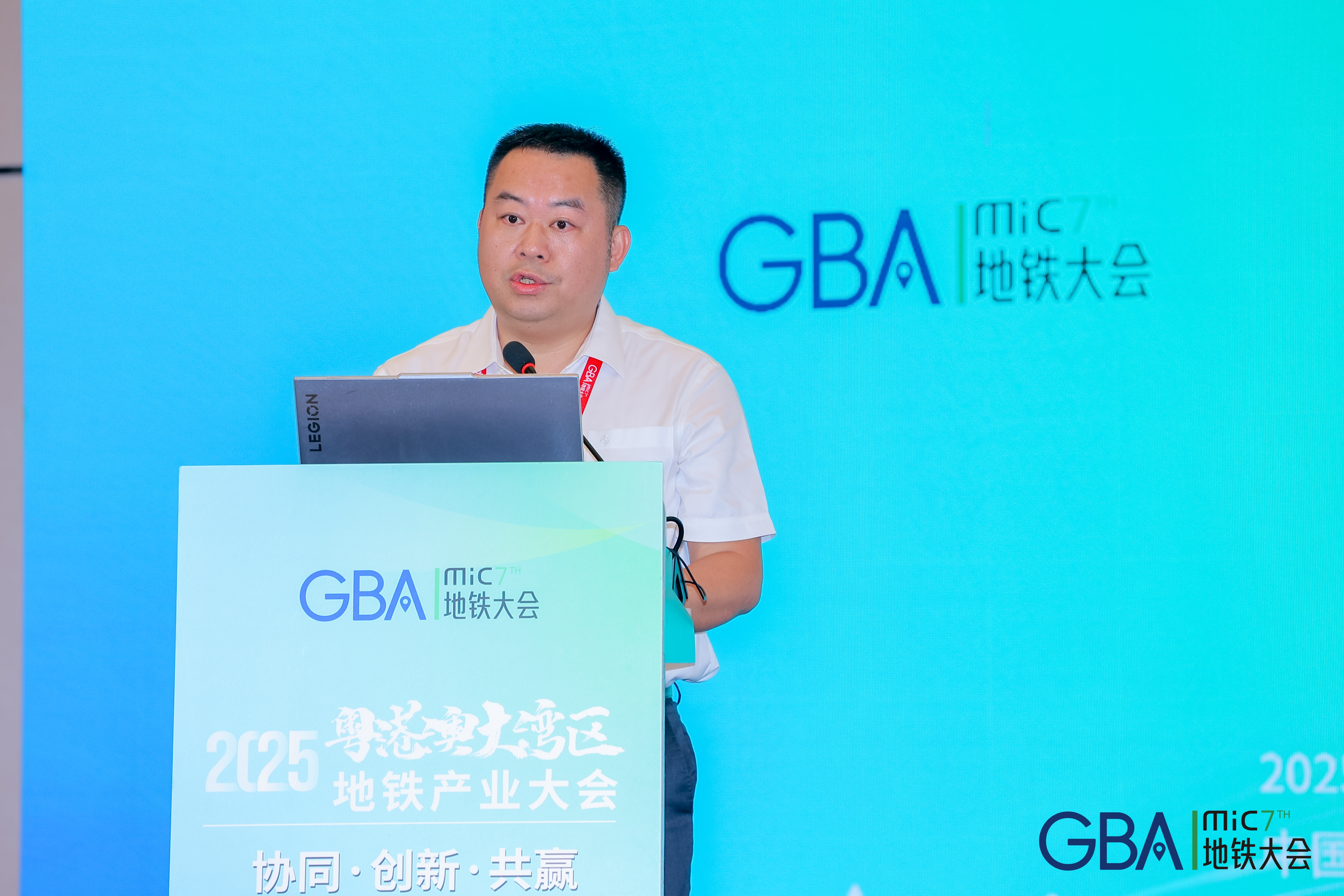 浅析大断面平顶直墙暗挖隧道下穿既有地铁车站技术在复合地层中的应用（严晓周）